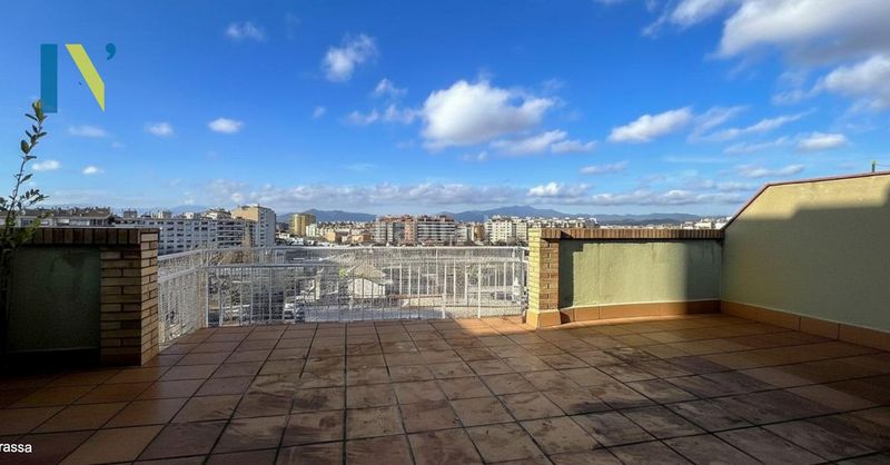 Foto fb450c26-df59-43b7-8dfa-2da69a783d6c. Àtic amb calefacció a Eixample Nord Girona