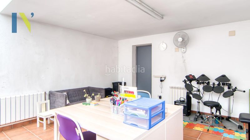 Foto 4d3d30e2-a6f8-491e-a5c9-fe8bbe8f4ea0. Casa amb aparcament a Bescanó