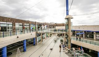 Local Comercial a Playa de Fañabé. Se trata de una amplia azotea comercial con licencia de restaura