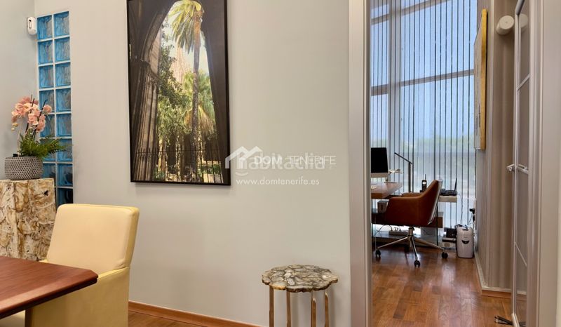 Foto d3b31c60-015d-4dab-be90-6285559187ef. Miete büro mit parking in Playa del Duque Adeje