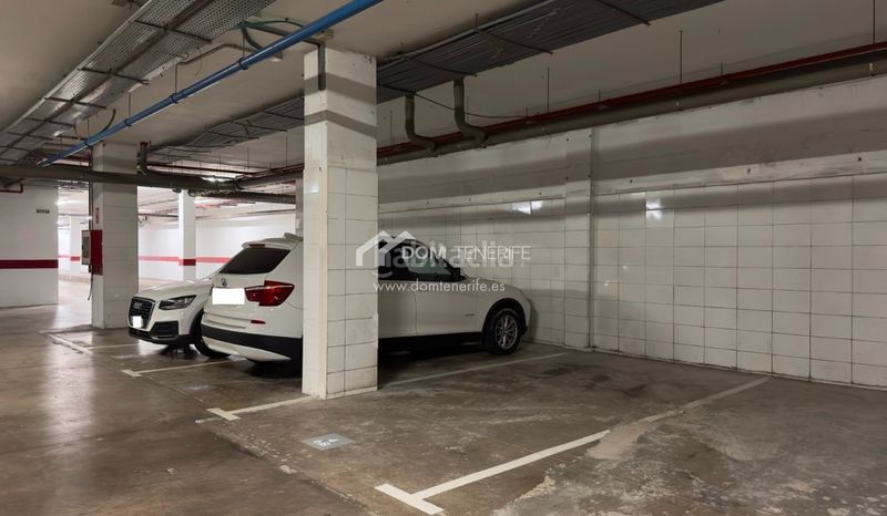 Foto fd605e98-82d8-4c7a-b515-a6330821d0f3. Miete büro mit parking in Playa del Duque Adeje