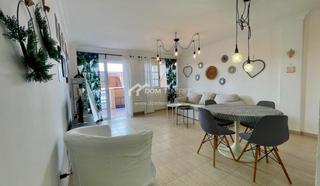 Piso en Los Cristianos. Descubra este apartamento situado cerca del centro en los cristi