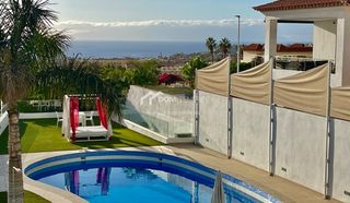 Casa a Playa Fañabé Alto. En venta  el madroñal  adejevilla con piscina privada en el madr