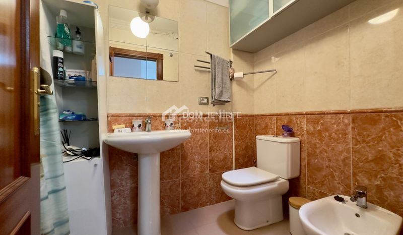Foto 50088a2c-8160-4fb7-ada5-d798fdf97dcd. Casa amb aparcament a Playa Fañabé Alto Adeje