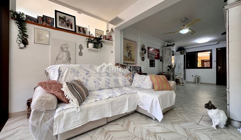 Foto addc7bec-cb2a-42b4-8302-bb04a87561b8. Casa amb aparcament a Playa Fañabé Alto Adeje