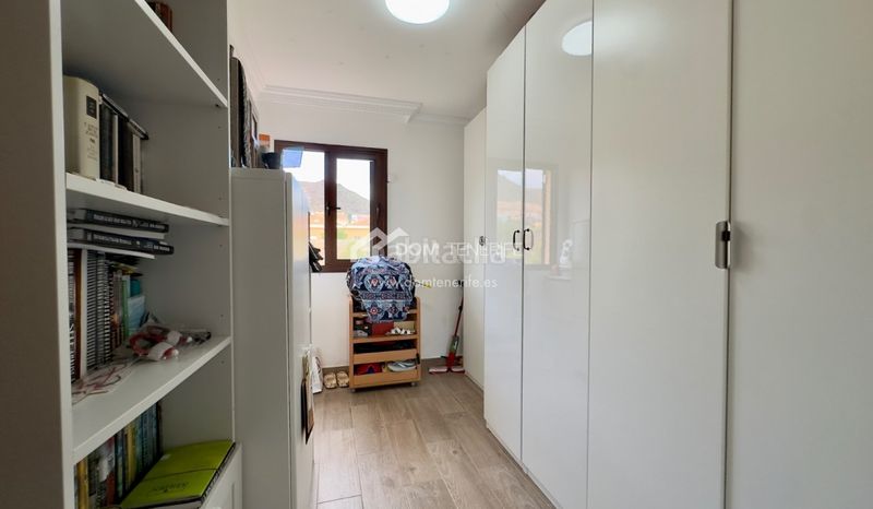 Foto bdeee0b6-7b14-4029-b103-6785f01411da. Casa amb aparcament a Playa Fañabé Alto Adeje