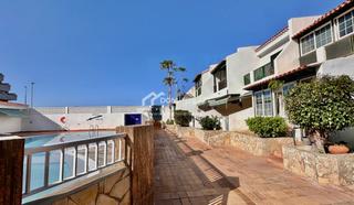Casa a Puerto de Santiago. Descubra esta casa adosada de 3 dormitorios y 2 baños recienteme