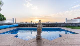 Casa a Puerto de Santiago. Villa situada a 150 metros del océano con una vista única de las