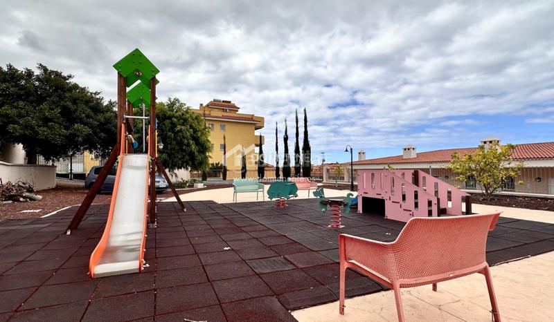 Foto f67c6eac-c432-4290-9695-86aaff1de75d. Rent flat with parking pool in Puerto de Santiago Santiago del Teide