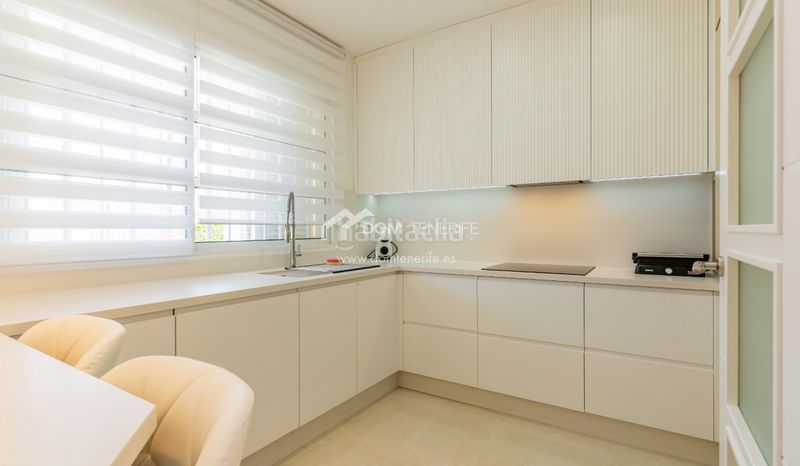 Foto f85be8ad-804d-4a90-b98e-e78644a7fb3c. Casa amb aparcament piscina a Playa de las Américas Arona