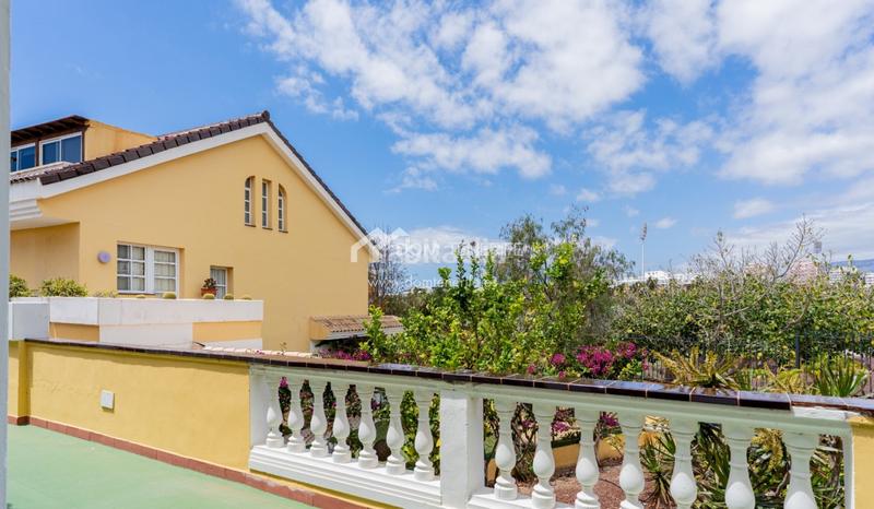 Foto 058830fb-8ad4-4bbc-8d15-d9ab7c34130c. Maison avec parking piscine dans Playa de las Américas Arona