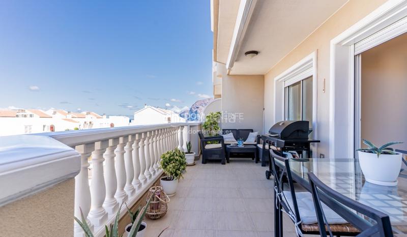 Foto 11d68d37-d021-42fe-9a90-d6dc4f62b5ee. Piso dom tenerife se complace en presentar una excelente oportunidad de adquirir un elegante piso de 1 dormitorio en el exclusivo compl en Santiago del Teide