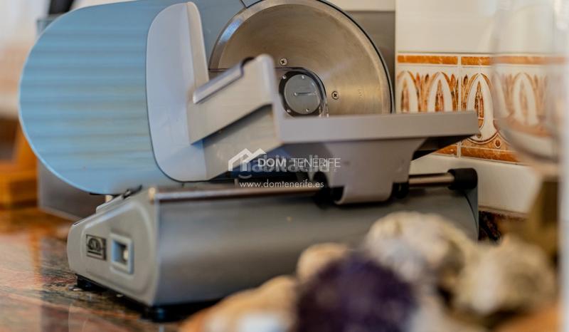 Foto 69effa29-a279-4830-b656-52dbe958207a. Piso dom tenerife se complace en presentar una excelente oportunidad de adquirir un elegante piso de 1 dormitorio en el exclusivo compl en Santiago del Teide