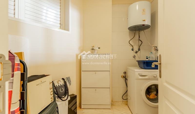 Foto 8dc32572-2f7f-457d-b516-954ffdeca9be. Piso dom tenerife se complace en presentar una excelente oportunidad de adquirir un elegante piso de 1 dormitorio en el exclusivo compl en Santiago del Teide