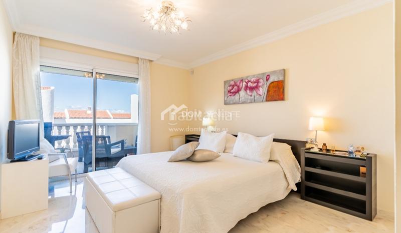 Foto 98a0d3c9-7553-4e28-9920-07386648c30c. Piso dom tenerife se complace en presentar una excelente oportunidad de adquirir un elegante piso de 1 dormitorio en el exclusivo compl en Santiago del Teide