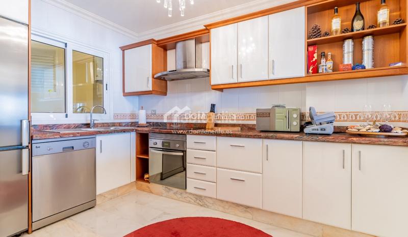 Foto 9a10cf66-e9ba-4401-b5ec-2d263cf5973f. Piso dom tenerife se complace en presentar una excelente oportunidad de adquirir un elegante piso de 1 dormitorio en el exclusivo compl en Santiago del Teide