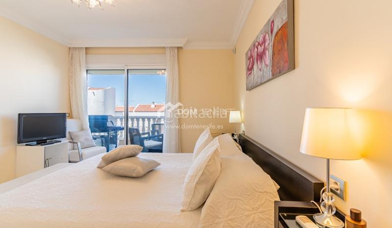 Foto a72f96ee-0ded-4779-a216-60a99b8a4378. Piso dom tenerife se complace en presentar una excelente oportunidad de adquirir un elegante piso de 1 dormitorio en el exclusivo compl en Santiago del Teide