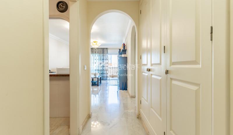 Foto cce71c6a-be61-4ba8-bd9c-be1a7d1e212a. Piso dom tenerife se complace en presentar una excelente oportunidad de adquirir un elegante piso de 1 dormitorio en el exclusivo compl en Santiago del Teide