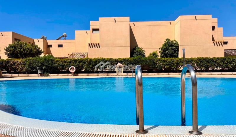 Foto 4a15bdcc-5a1c-422d-b832-668827b756eb. Casa amb aparcament piscina a Los Abrigos Granadilla de Abona