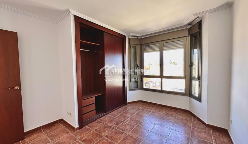 Foto 91df18d7-4351-4ca8-9e38-a550e6367372. Casa amb aparcament piscina a Los Abrigos Granadilla de Abona