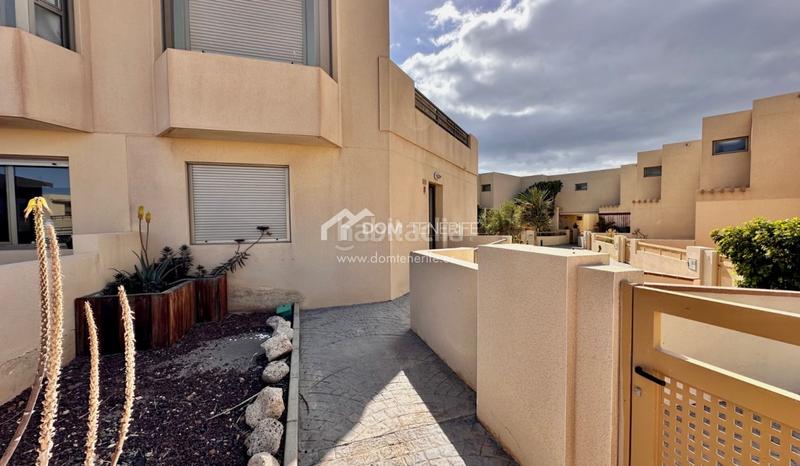 Foto e5efc52c-1c07-46f5-a47d-31c0478d2a66. Casa amb aparcament piscina a Los Abrigos Granadilla de Abona