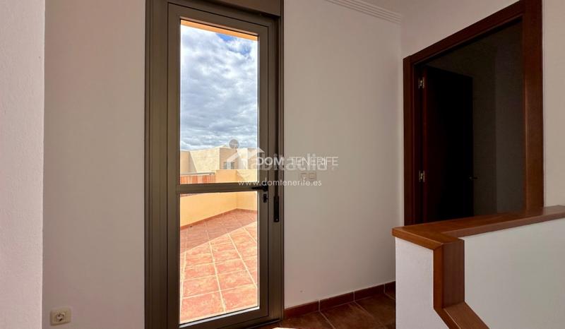 Foto f66a240f-be22-405e-b657-f08cc37e46a6. Casa amb aparcament piscina a Los Abrigos Granadilla de Abona