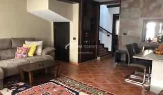 Rent House in Alcalá. Descubra una casa adosada de estilo canario totalmente amueblada