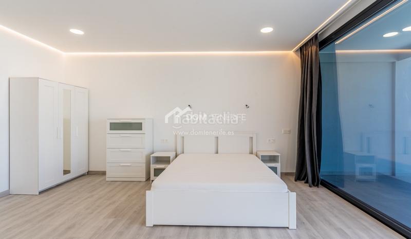 Foto 33dad7d2-e81e-4c42-8041-fd9a5221e168. Casa descubra esta impresionante villa de nueva construcción situada en la prestigiosa zona de el madroñal, costa . ubicada en una en Adeje