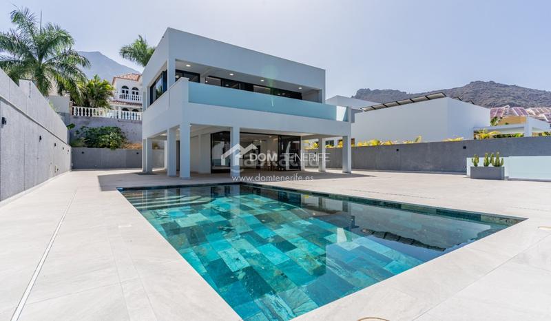 Foto 4b0302d2-da71-498c-a35a-bba30b824a99. Casa descubra esta impresionante villa de nueva construcción situada en la prestigiosa zona de el madroñal, costa . ubicada en una en Adeje