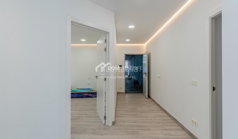 Foto 6977ac9e-0db2-428f-b37a-10df3e46f0cb. Casa descubra esta impresionante villa de nueva construcción situada en la prestigiosa zona de el madroñal, costa . ubicada en una en Adeje