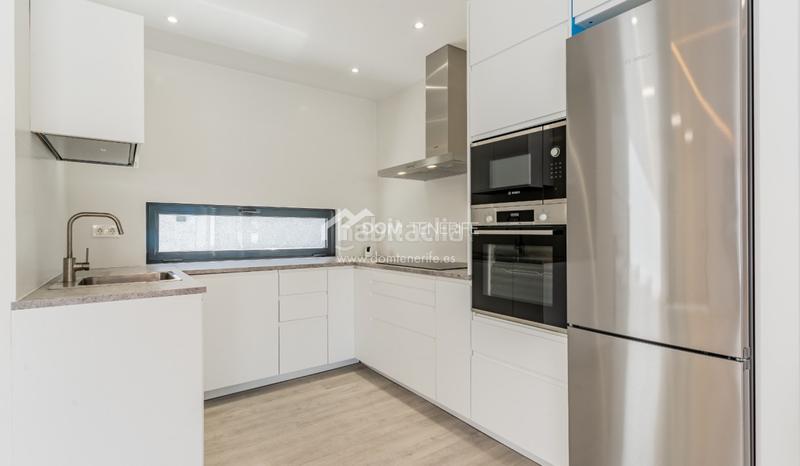 Foto 6af63224-e36d-40e2-a40e-dacf0072a585. Casa descubra esta impresionante villa de nueva construcción situada en la prestigiosa zona de el madroñal, costa . ubicada en una en Adeje