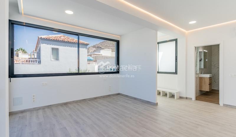Foto 742673ab-38a7-49ce-a484-810f042c5f3f. Casa descubra esta impresionante villa de nueva construcción situada en la prestigiosa zona de el madroñal, costa . ubicada en una en Adeje