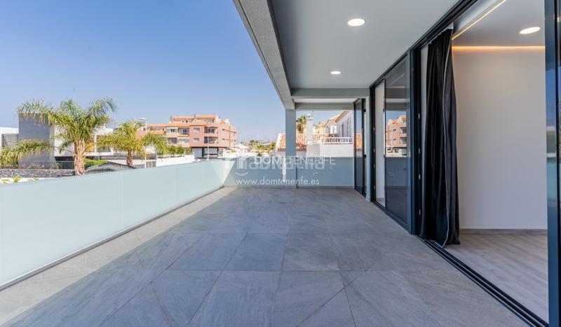 Foto 81db7bc3-ab12-41fa-bec0-913f99e50dca. Casa descubra esta impresionante villa de nueva construcción situada en la prestigiosa zona de el madroñal, costa . ubicada en una en Adeje
