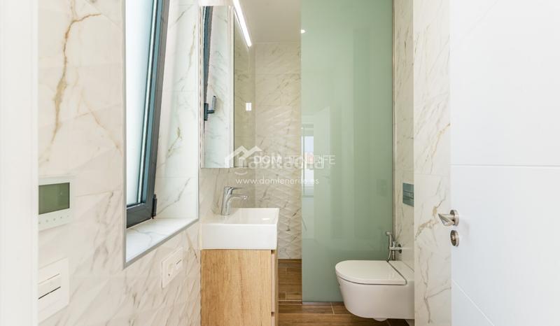 Foto 96e2a5c0-93c2-403e-bb1a-10aa2755d65c. Casa descubra esta impresionante villa de nueva construcción situada en la prestigiosa zona de el madroñal, costa . ubicada en una en Adeje