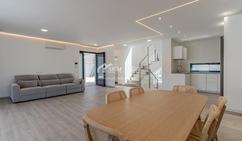 Foto 99c100a5-31e4-43ed-aed8-0bf6c87f522c. Casa descubra esta impresionante villa de nueva construcción situada en la prestigiosa zona de el madroñal, costa . ubicada en una en Adeje