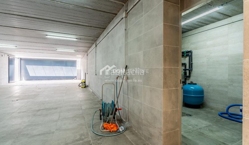 Foto a000dd0b-0353-46ca-8b59-03a535824b33. Casa descubra esta impresionante villa de nueva construcción situada en la prestigiosa zona de el madroñal, costa . ubicada en una en Adeje