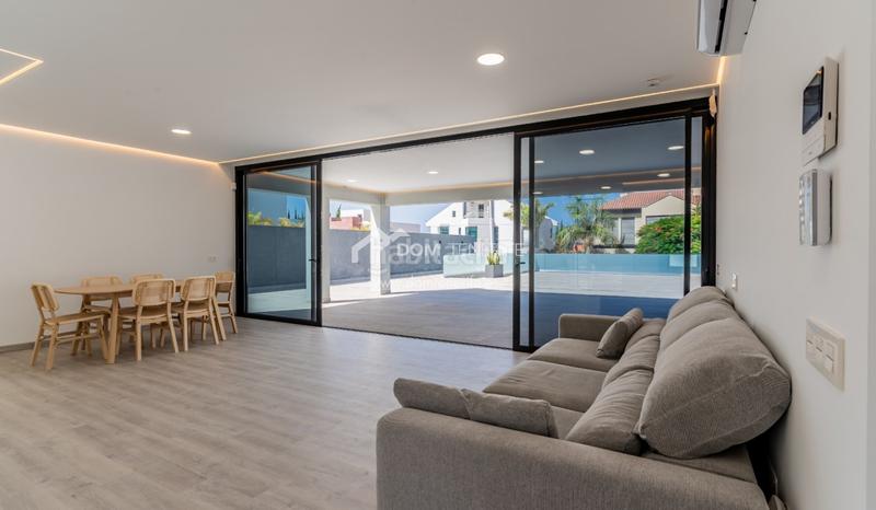 Foto b83809b5-e9cb-4785-9bbd-92e0b2416a3d. Casa descubra esta impresionante villa de nueva construcción situada en la prestigiosa zona de el madroñal, costa . ubicada en una en Adeje