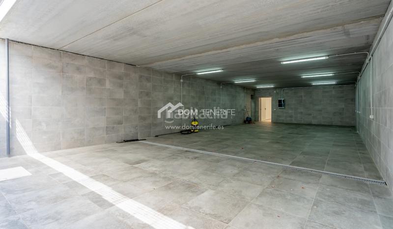 Foto b870cb17-50ce-40e3-bb13-5ff12fca0c83. Casa descubra esta impresionante villa de nueva construcción situada en la prestigiosa zona de el madroñal, costa . ubicada en una en Adeje