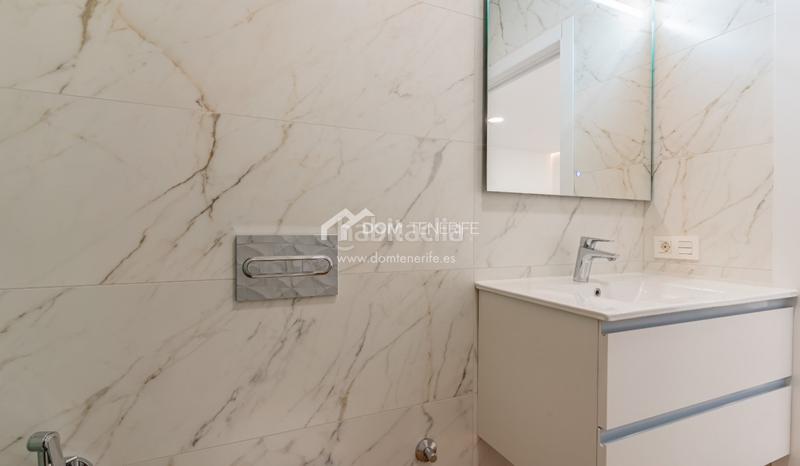 Foto c6010a75-b014-4928-96d3-5625e462591f. Casa descubra esta impresionante villa de nueva construcción situada en la prestigiosa zona de el madroñal, costa . ubicada en una en Adeje