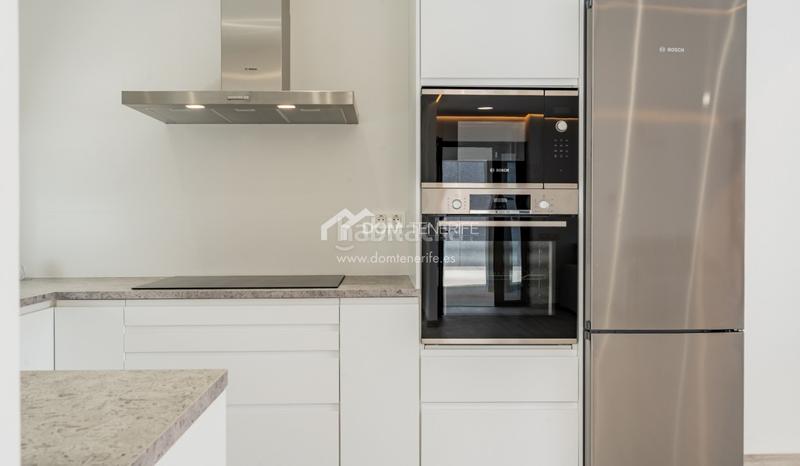Foto d116ffda-f429-4999-9906-74f8c5d52e6a. Casa descubra esta impresionante villa de nueva construcción situada en la prestigiosa zona de el madroñal, costa . ubicada en una en Adeje