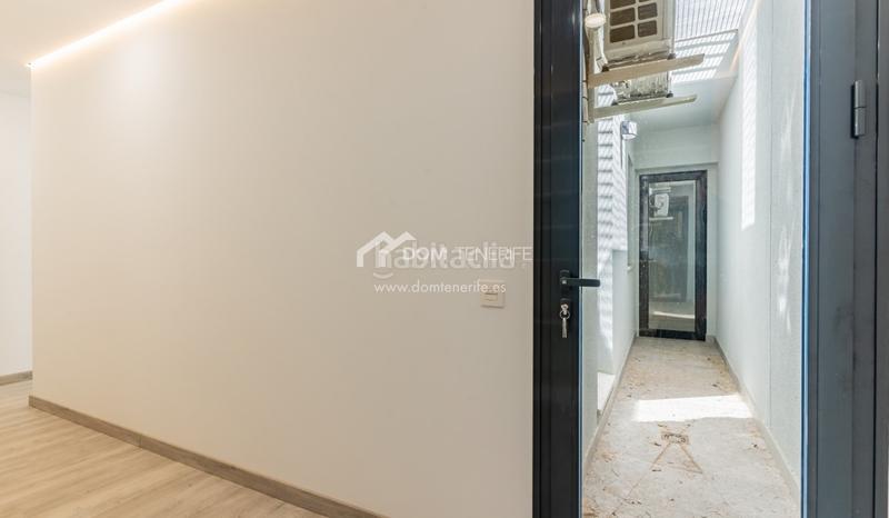 Foto fdadc5c4-d689-4322-9bb6-916c6c495402. Casa descubra esta impresionante villa de nueva construcción situada en la prestigiosa zona de el madroñal, costa . ubicada en una en Adeje