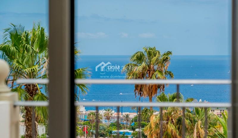 Foto 09bb9892-6eea-46c6-bd3b-ef7dca75d0a2. Casa nos complace presentar esta espaciosa y elegante casa pareada en venta en la codiciada zona de el madroñal, costa . con una s en Adeje