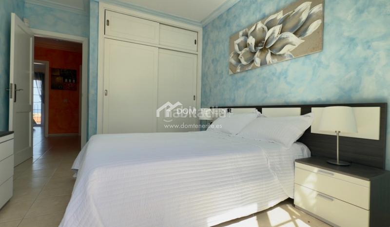 Foto a0c51d07-8788-4a2f-a95c-d921c834084e. Casa nos complace presentar esta espaciosa y elegante casa pareada en venta en la codiciada zona de el madroñal, costa . con una s en Adeje