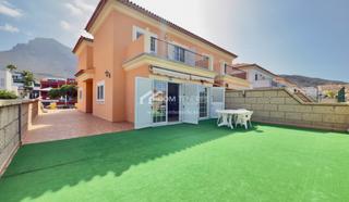 Lloguer Casa a Playa Fañabé Alto. Nos complace presentar esta espaciosa y elegante casa pareada di
