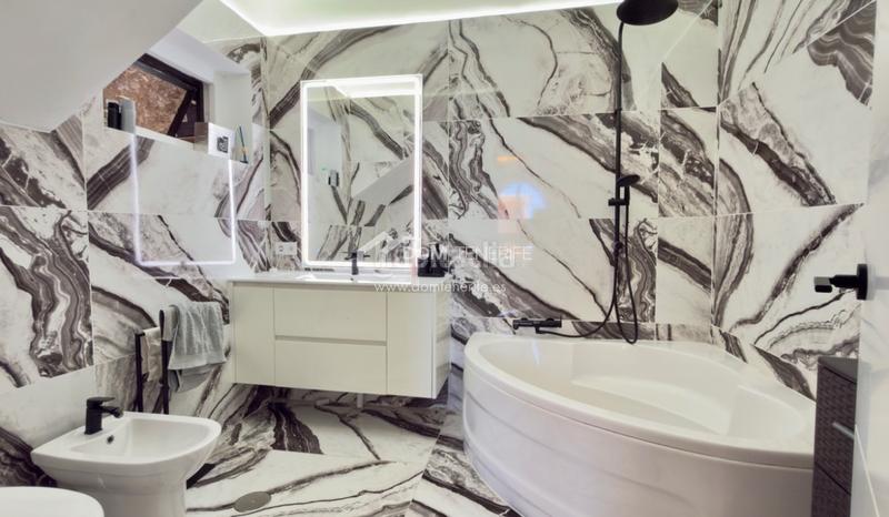 Foto ef4d158f-f0c9-46e5-87a4-01341e8a8361. Casa  adosada denbsplujo con impresionantes vistas al océano en la zona más exclusiva del sur de tenerife. esta propiedad excepcion en Adeje