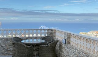 Maison à Playa Fañabé Alto. Espectacular propiedad con magníficas vistas al mar, situada en