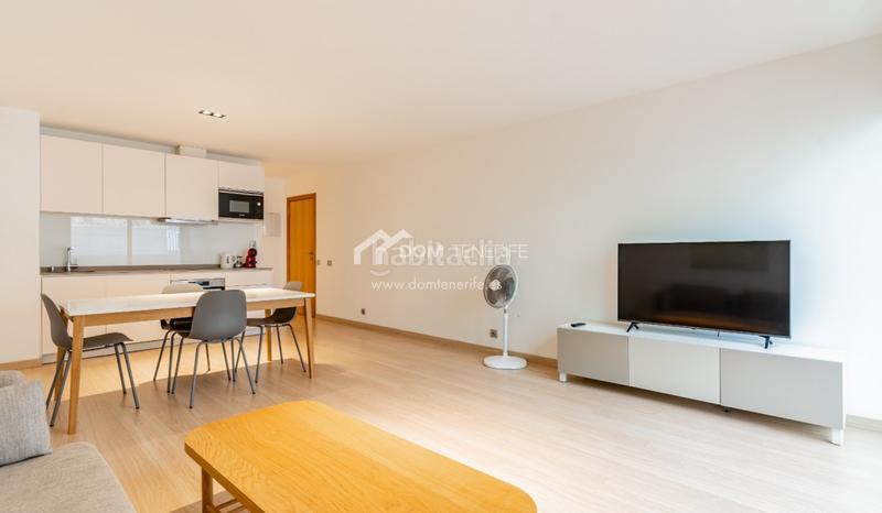 Foto b979ae19-17d9-4a58-b93d-bb36dbffe88b. Etagenwohnung mit pool in Casco Urbano Adeje