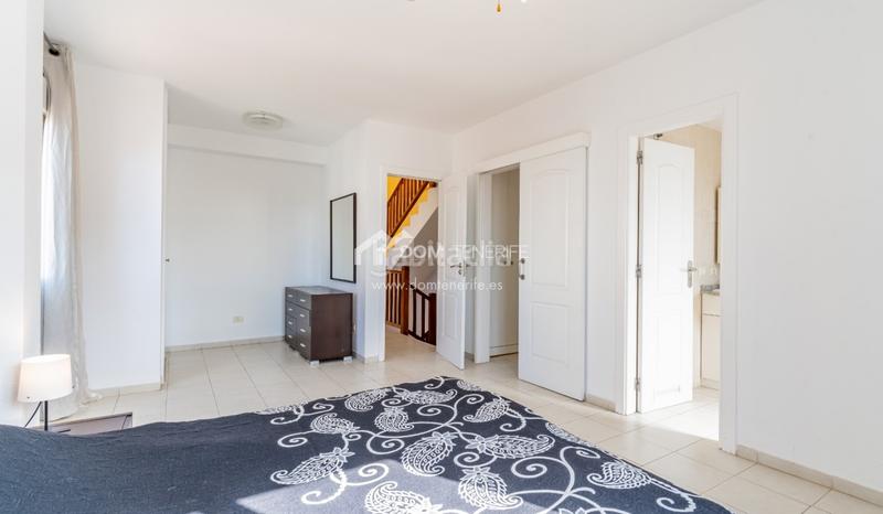 Foto 6a203ce9-5e25-4287-8a0a-3e59674495b0. Casa amb aparcament a Fañabé - Ifonche y Benítez Adeje