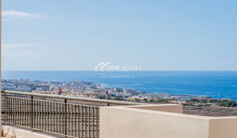 Foto 96af830f-ff17-46fe-b4a7-f2960cd6d243. Casa amb aparcament a Fañabé - Ifonche y Benítez Adeje