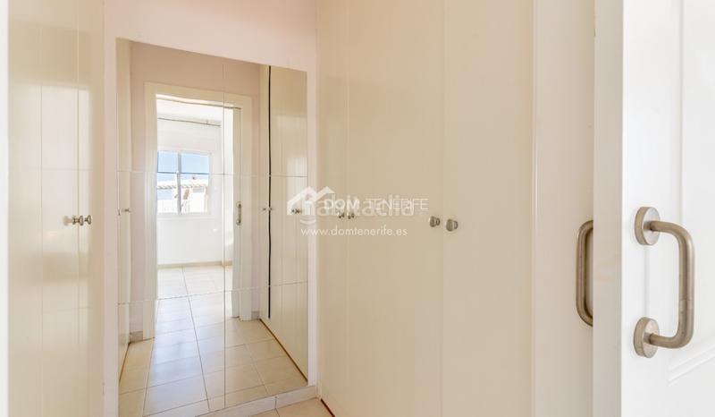 Foto b789ec49-1ace-4c1e-8e04-e2edfe75917c. Casa amb aparcament a Fañabé - Ifonche y Benítez Adeje